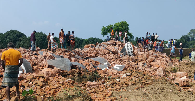 অবৈধ ৩ টি ইটভাটা গুঁড়িয়ে দিল প্রশাসন